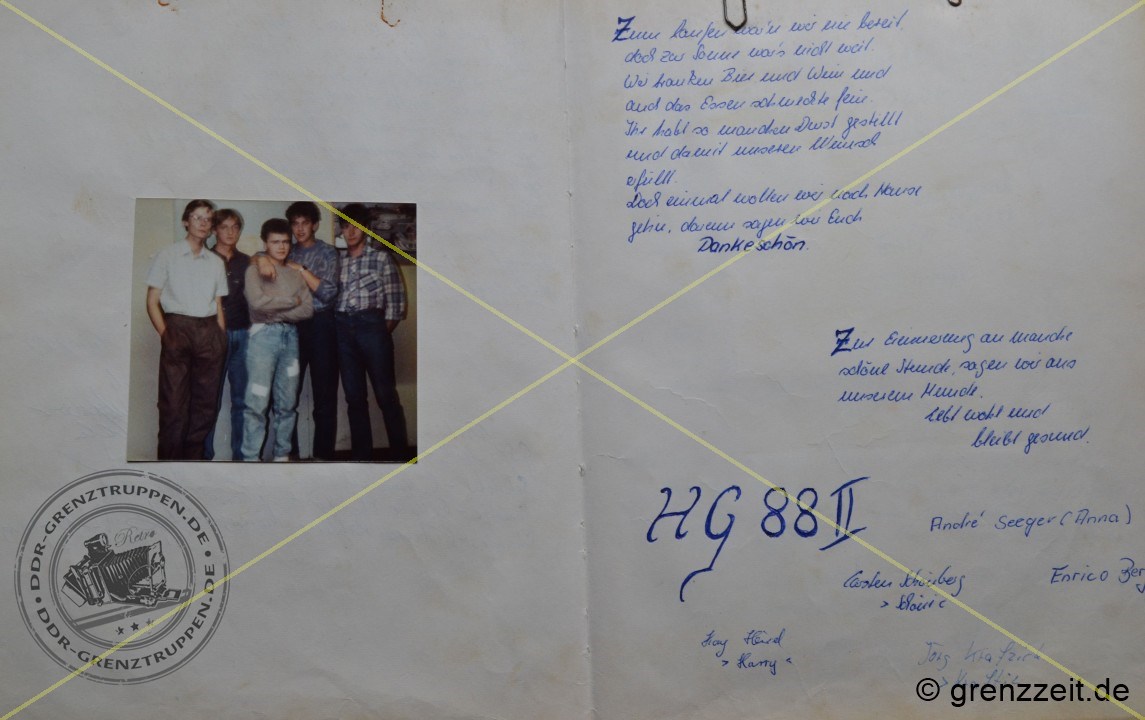 Die Heimgänger vom Oktober 1988 verabschieden sich mit einem Eintrag im Grenzbuch bei Britta & Horst.